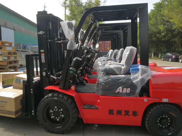 叉車轉(zhuǎn)向沉重？叫你這些方法排除！
