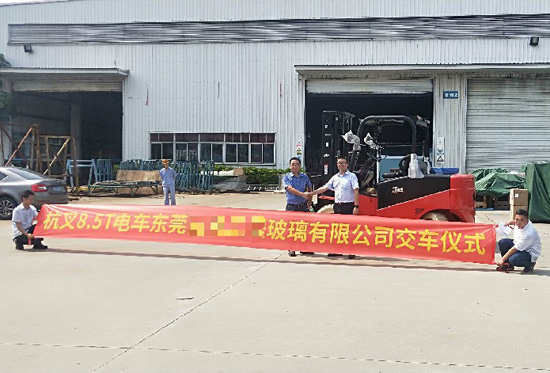 叉車搬運玻璃？要輕拿輕放！